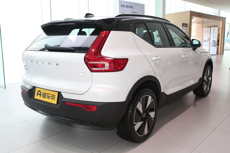 Volvo XC40 Recharge - фото 6