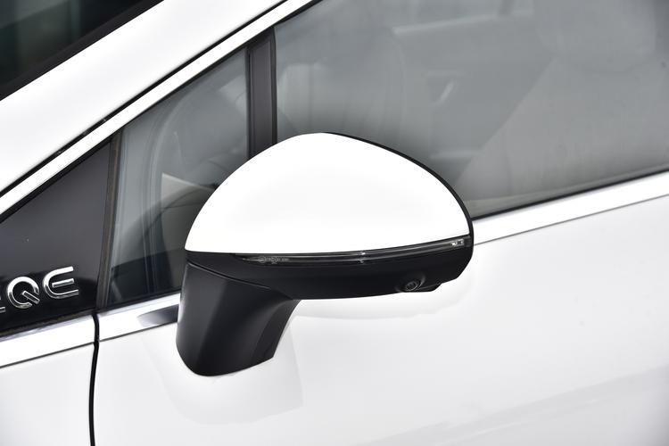 Mercedes-Benz EQE - фото 10