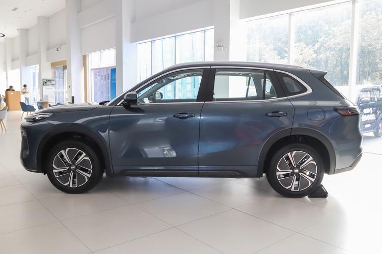 Geely Starship 7 EM-i - фото 4
