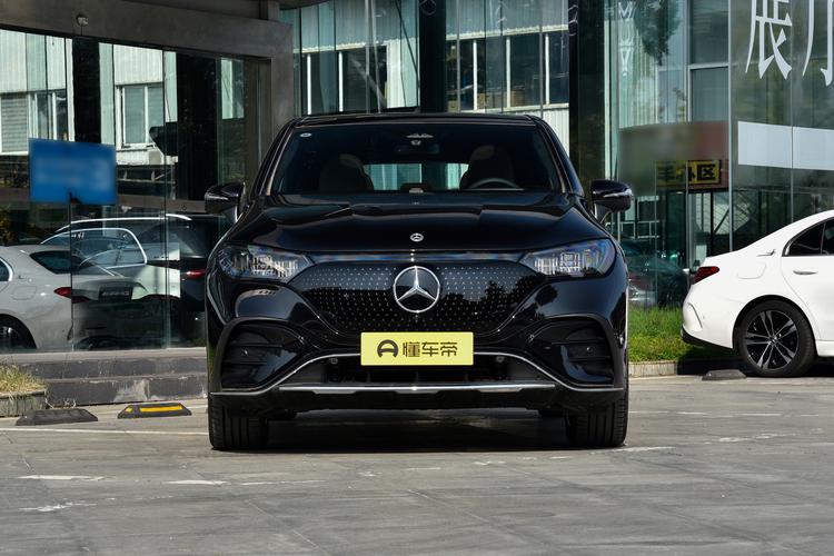 Mercedes-Benz EQE SUV - фото 2