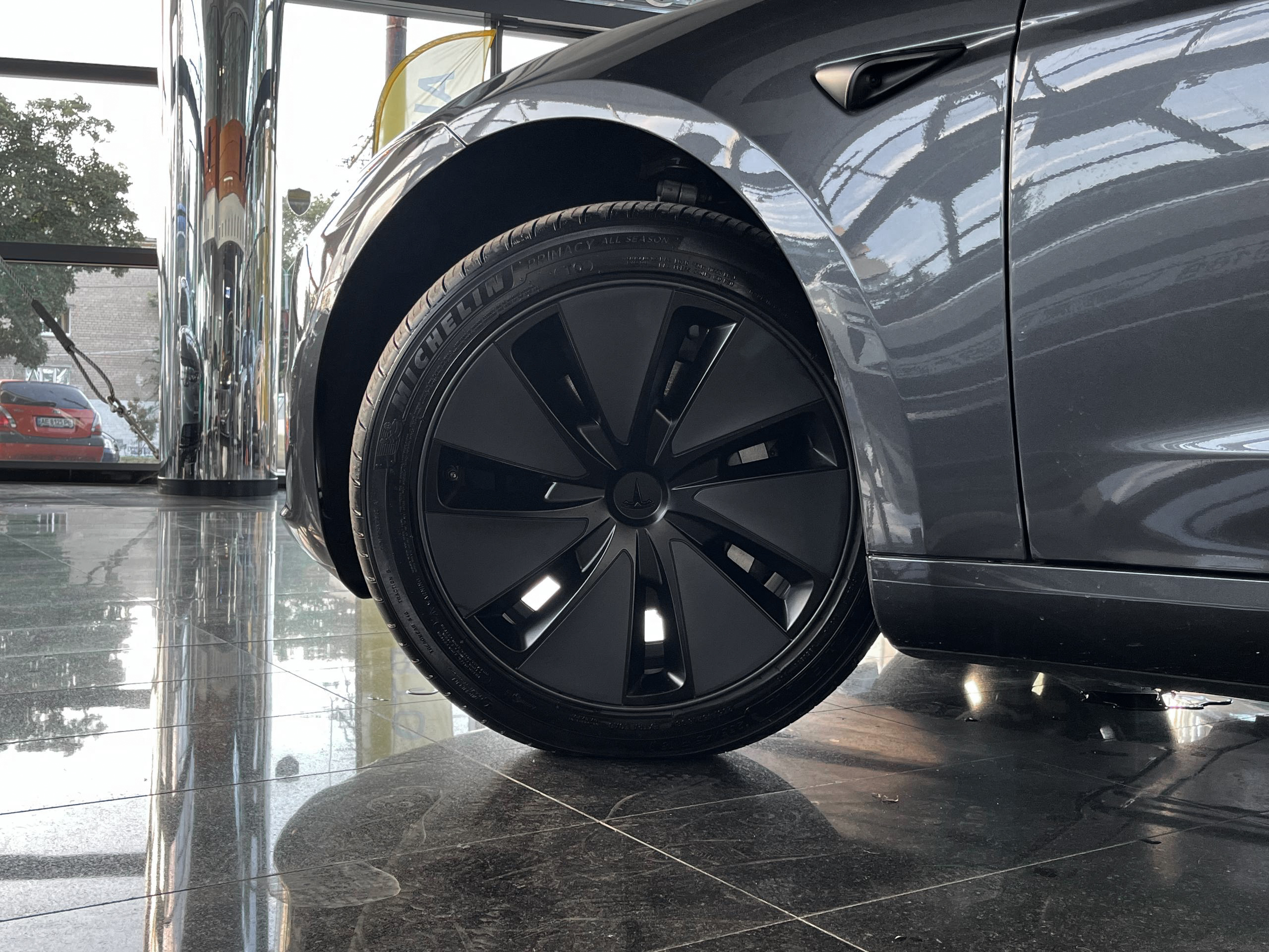 Tesla Model 3 - фото 8