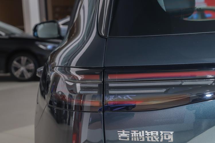 Geely Starship 7 EM-i - фото 13