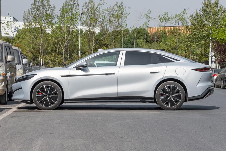 BYD Han L DM - фото 4