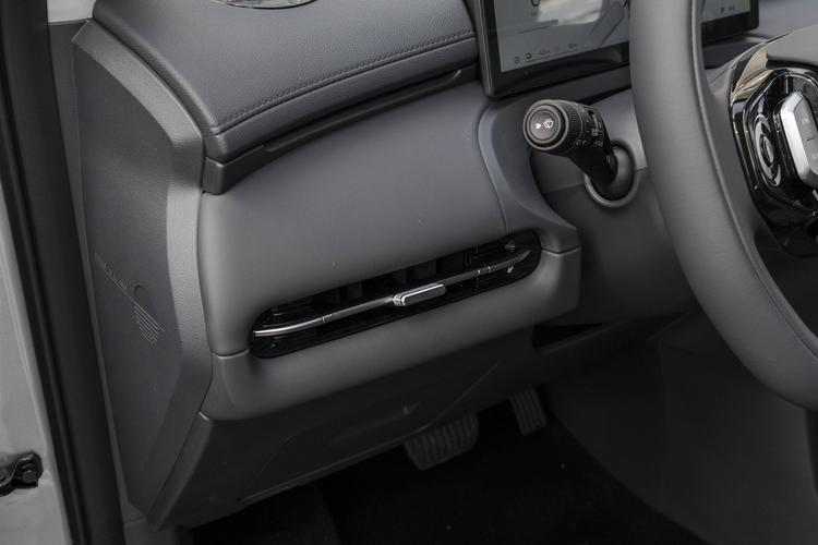 Geely Starship 7 EM-i - фото 18
