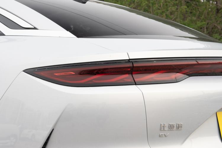 BYD Han L EV - фото 13
