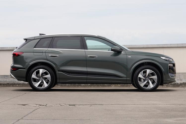 Audi Q6L e-tron - фото 8