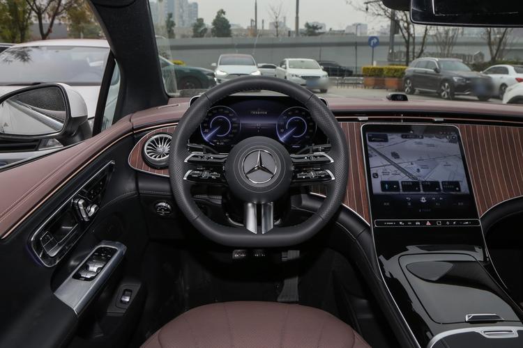 Mercedes-Benz EQE - фото 37