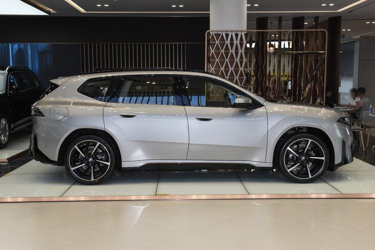 BMW iX3 - фото 8