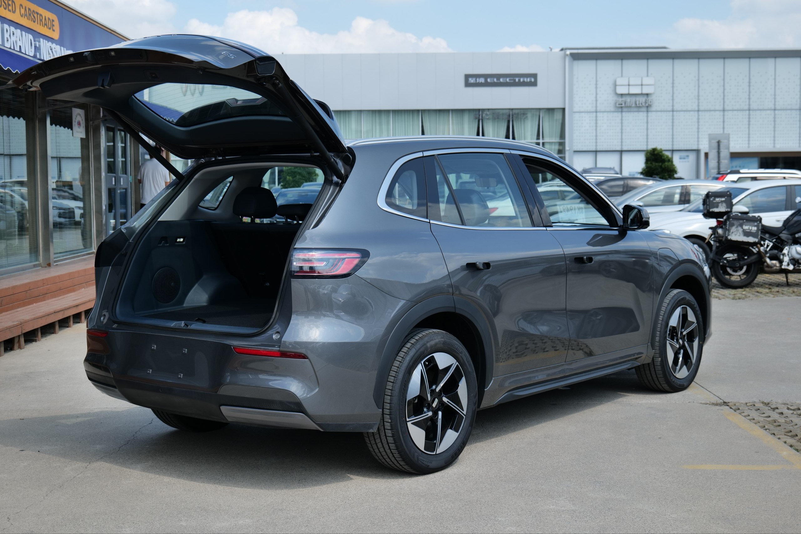 Geely E5 - фото 9