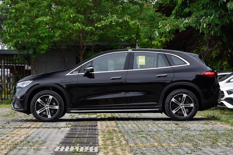 Mercedes-Benz EQE SUV - фото 4