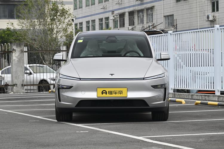 Tesla Model YL - фото 2