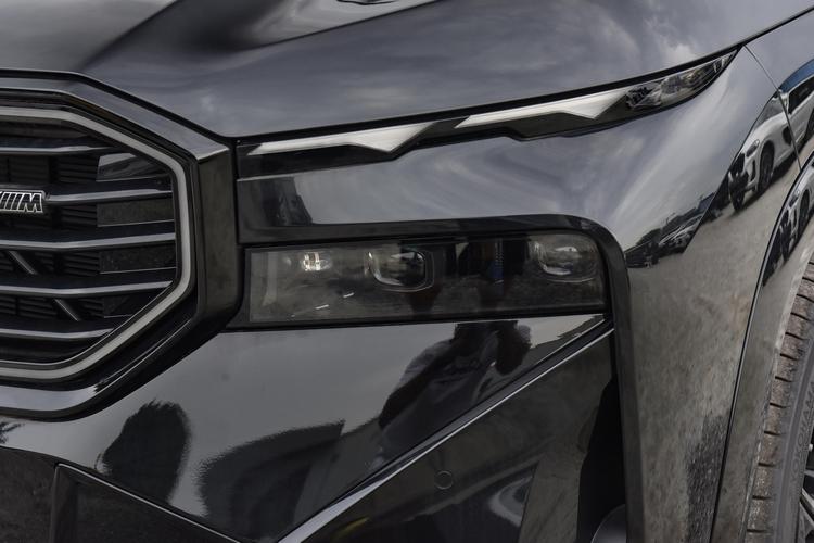 BMW XM - фото 10