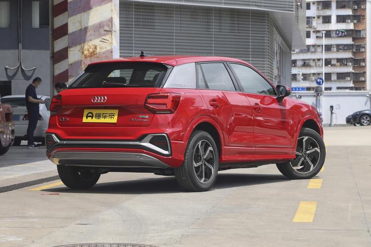 Audi Q2L e-tron - фото 7