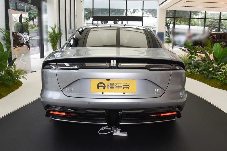 Yangwang U7 EV - фото 6