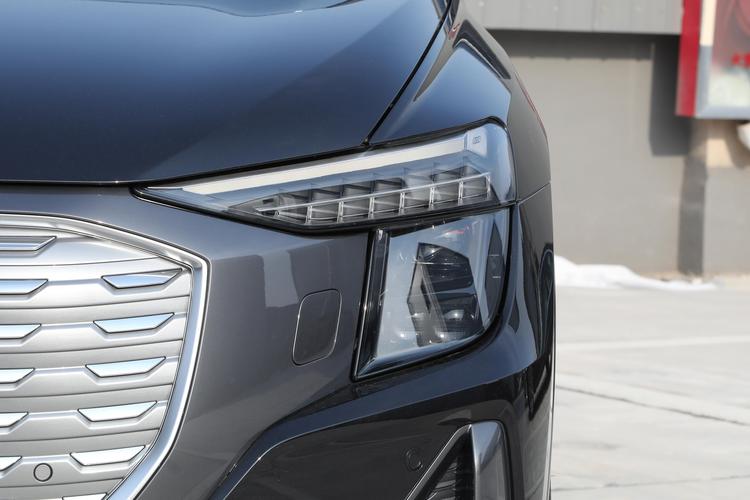 Audi Q5 e-tron - фото 11