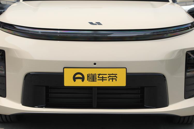 Li Auto L6 - фото 10