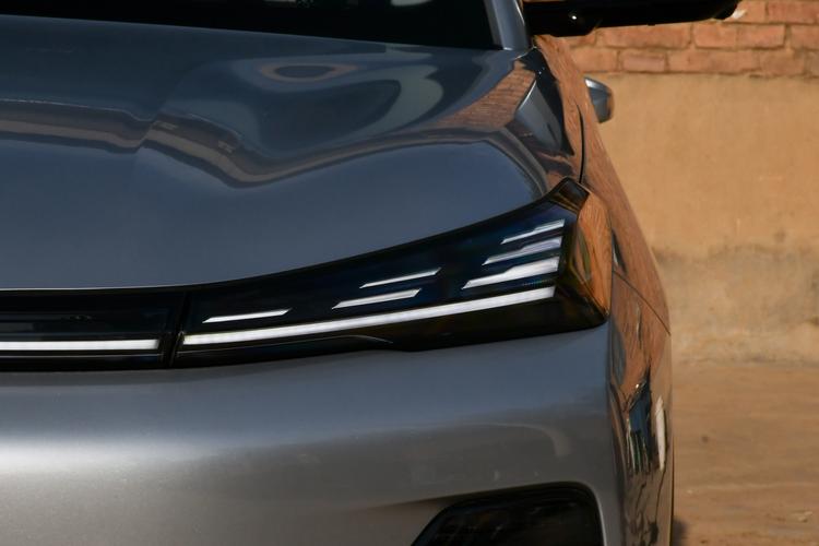 Geely Starship 7 EM-i - фото 12