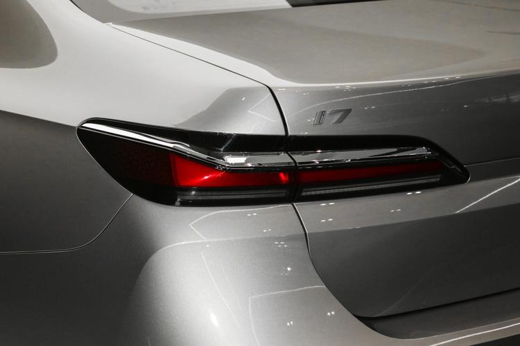 BMW i7 - фото 14