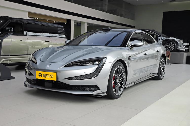 Yangwang U7 EV - фото 1
