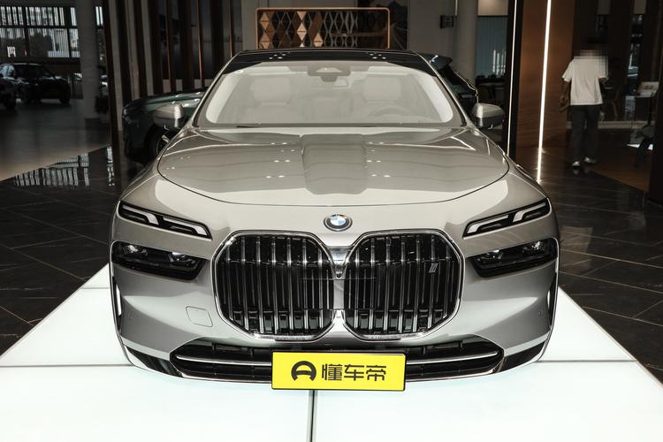 BMW i7 - фото 2