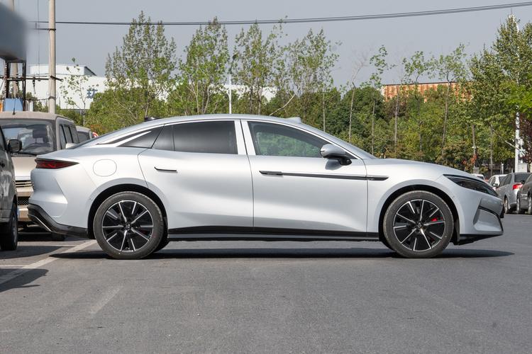 BYD Han L DM - фото 8