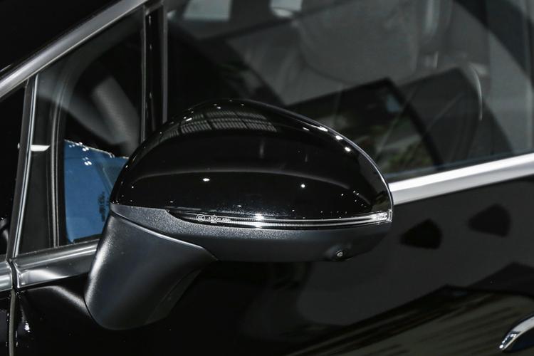 Mercedes-Benz EQE - фото 12