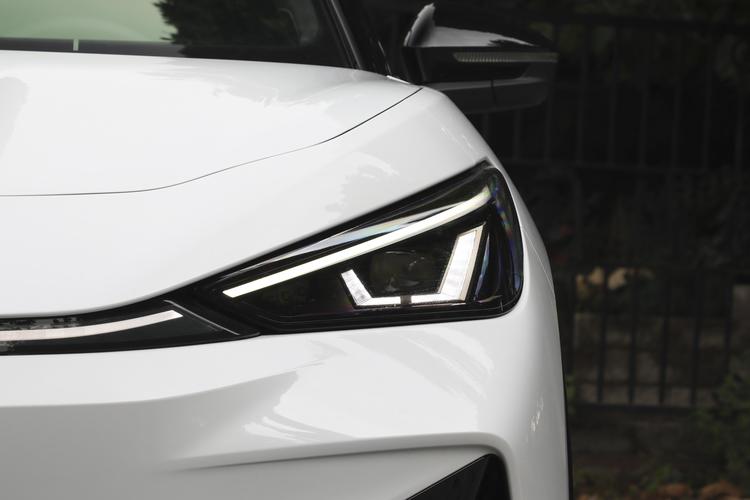 Volkswagen ID.UNYX - фото 12