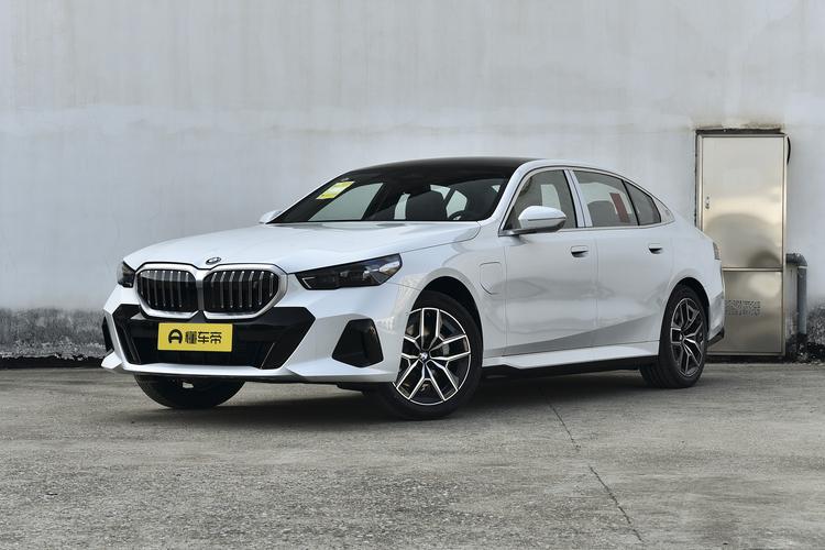 BMW i5 - фото 1