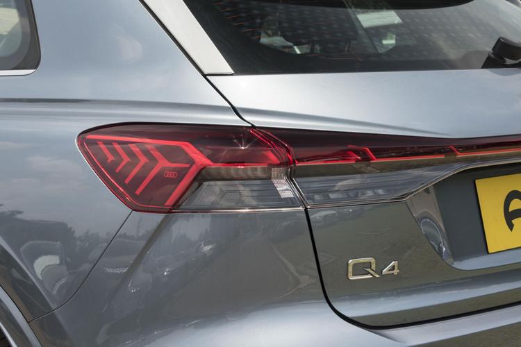 Audi Q4 e-tron - фото 14