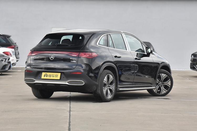 Mercedes-Benz EQE SUV - фото 7