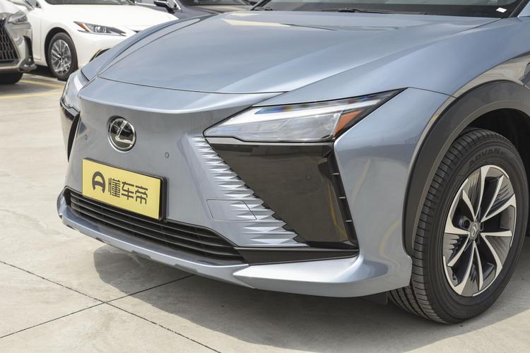 Lexus RZ - фото 9