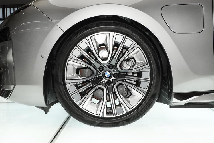 BMW i7 - фото 13