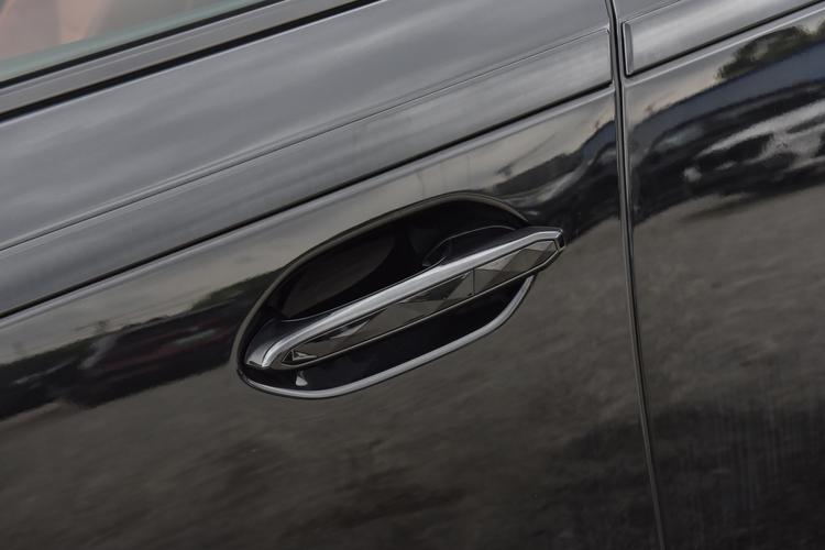 BMW XM - фото 12