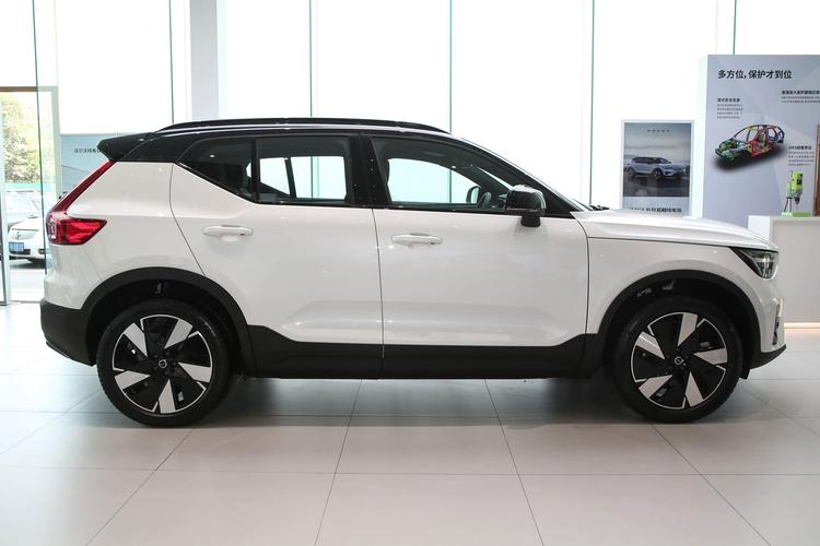 Volvo XC40 Recharge - фото 7