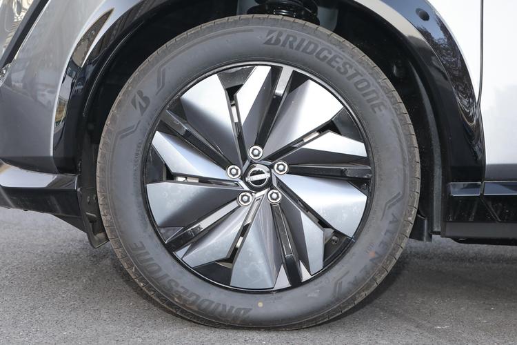 Nissan Ariya - фото 9