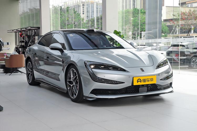 Yangwang U7 EV - фото 3