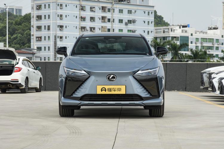 Lexus RZ - фото 2