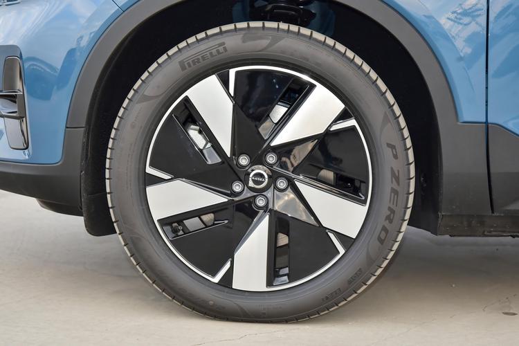 Volvo C40 Recharge - фото 9