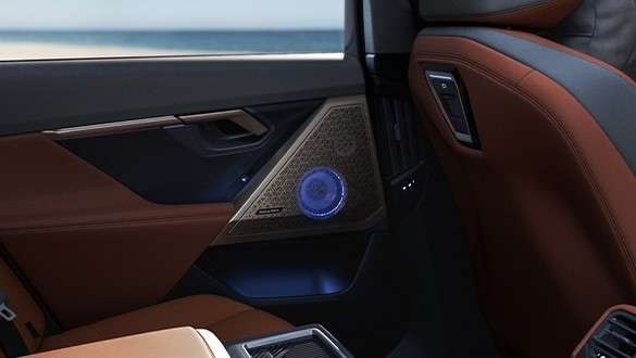 Аудіосистема Bowers & Wilkins