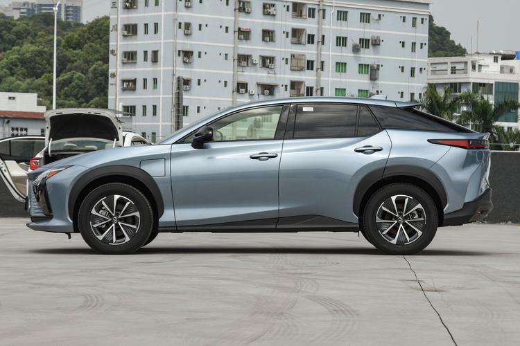 Lexus RZ - фото 4