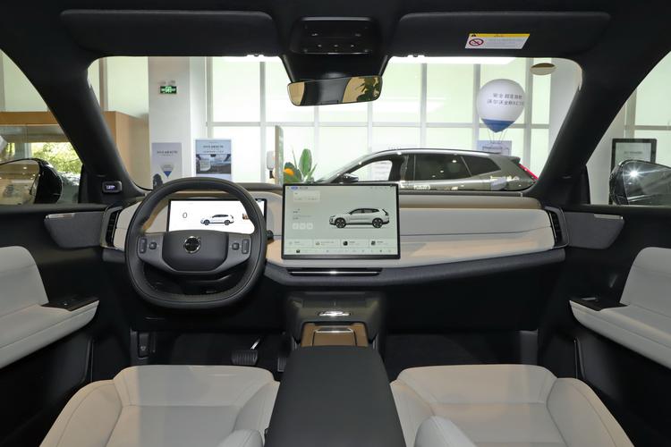 Volvo XC70 - фото 18