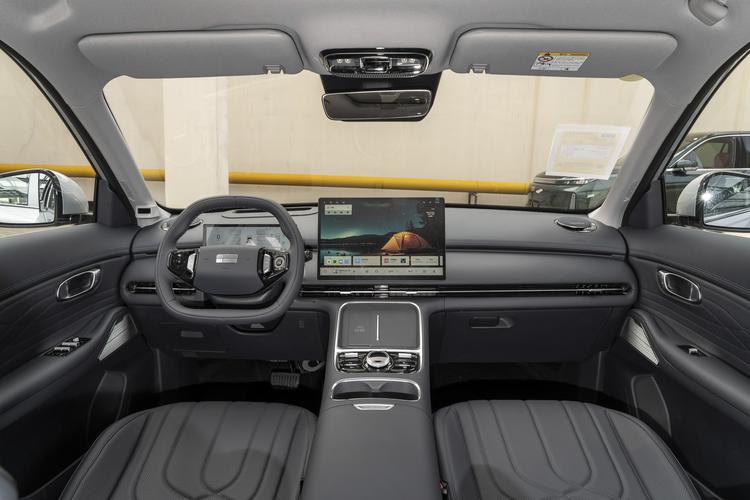 Geely Starship 7 EM-i - фото 13