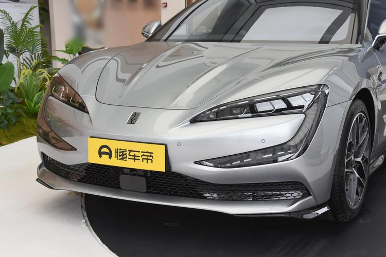 Yangwang U7 EV - фото 9