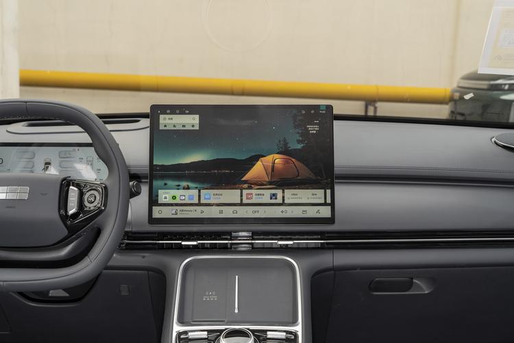 Geely Starship 7 EM-i - фото 14