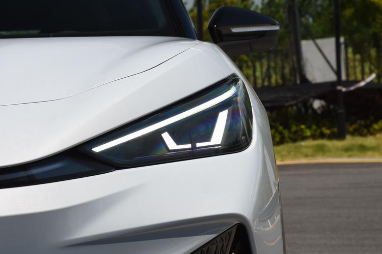 Volkswagen ID.UNYX - фото 12