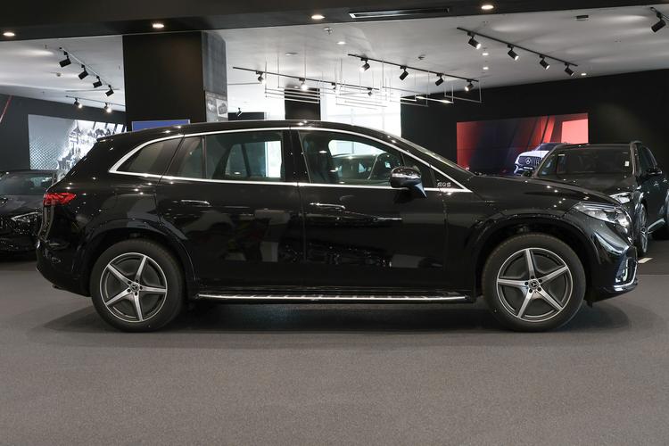 Mercedes-Benz EQS SUV - фото 8