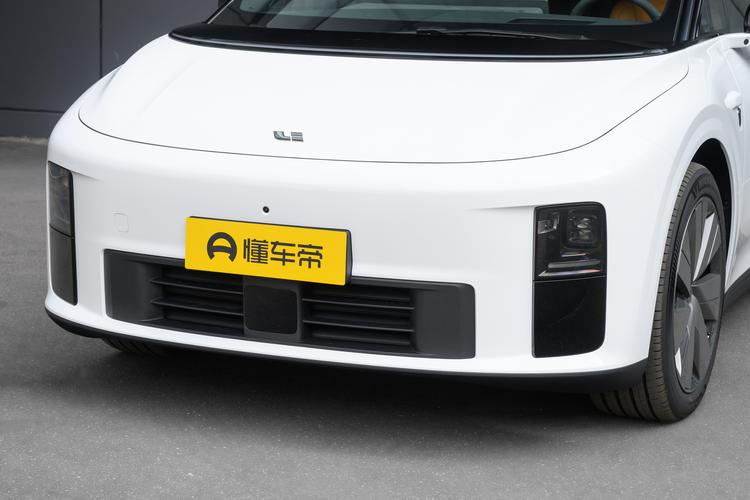 Li Auto i6 - фото 9