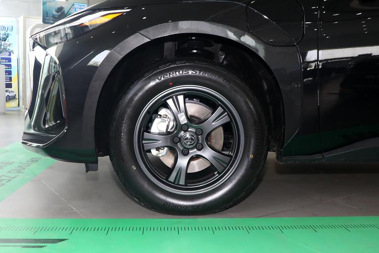 Toyota bZ4X - фото 7