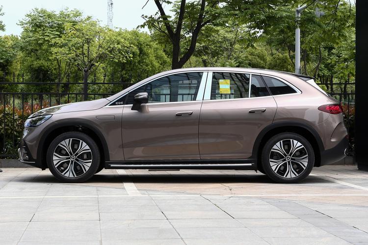 Mercedes-Benz EQE SUV - фото 4