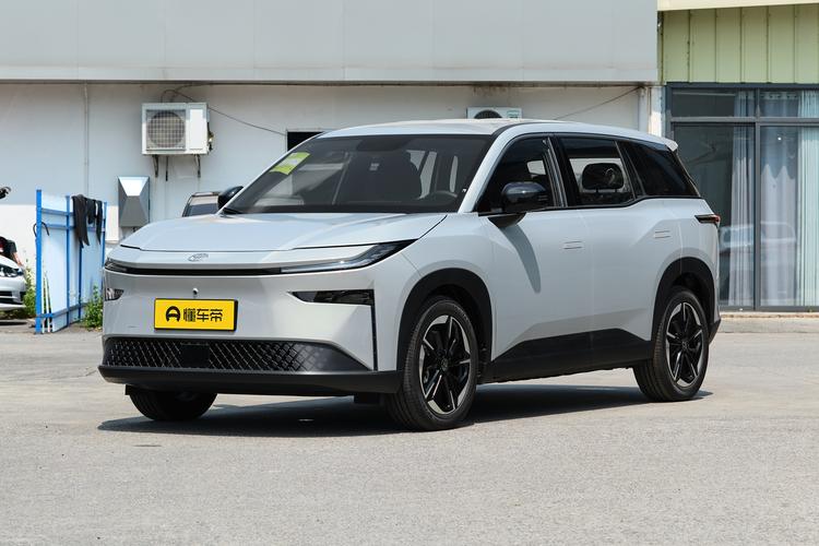Toyota bZ3X - фото 1
